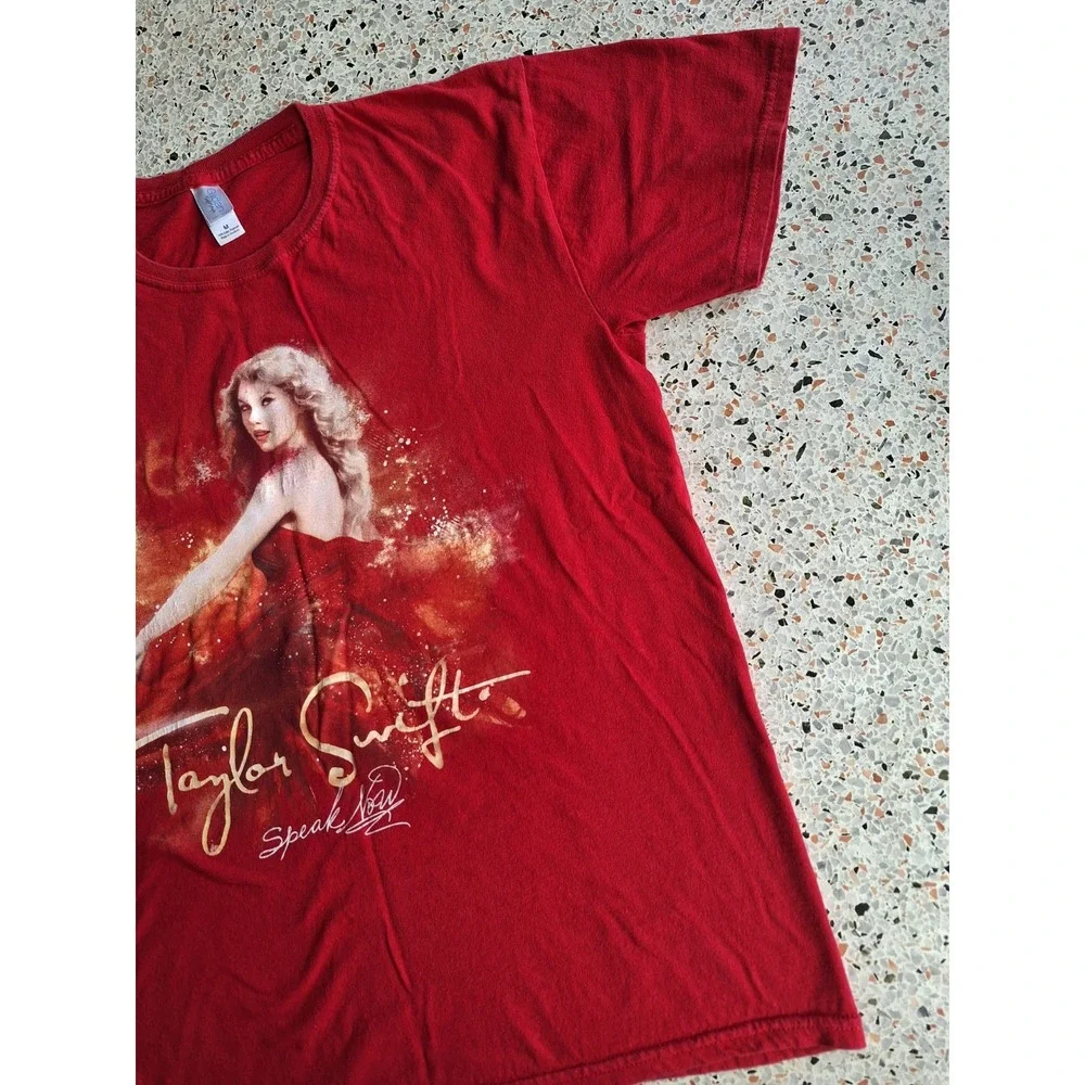 Taylor Swift Speak Now 2011 Tour Concert Red T-shirt in Size MY Swifties Swiftly
